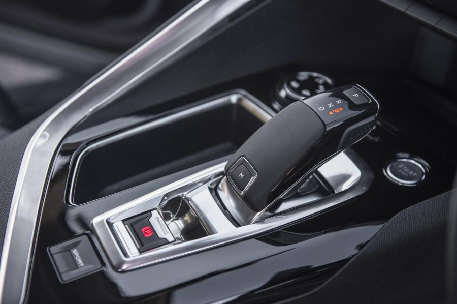 Детали интерьера Peugeot 5008 2018 года  (AU) (фото 9 из 19)